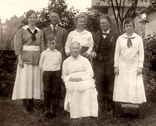 1918Rfamgroup (82K)